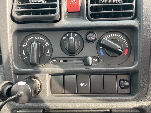 ＮＴ１００クリッパートラック ＤＸ　４ＷＤ　軽トラック　ＭＴ　アルミホイール　エアコン　パワーステアリング　運転席エアバッグ　助手席エアバッグ（32枚目）