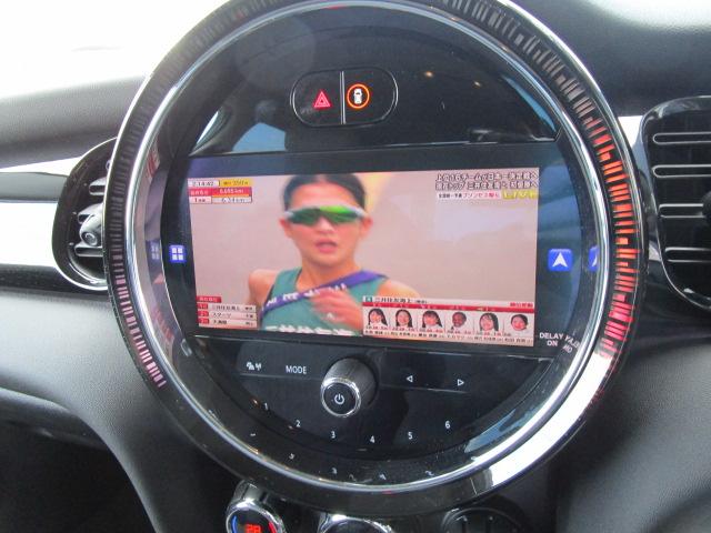 ＭＩＮＩ クーパーＳ　プレミアムプラスＰＫＧ　カープレイ　インターフェイスＴＶ　ＨＤＭＩ　１７ＡＷ　ハーフレザー　シートヒーター　ＭＩＮＩドライブモード（9枚目）
