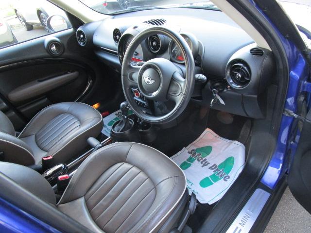 ＭＩＮＩ クーパーＤ　クロスオーバー　オール４　レザーＰＫＧ　ライトコーヒーカラー　１７ＡＷ　ＨＩＤ　ＬＥＤフォグ　シートヒーター　クロームデザインパッケージ　ミントパッケージ（4枚目）