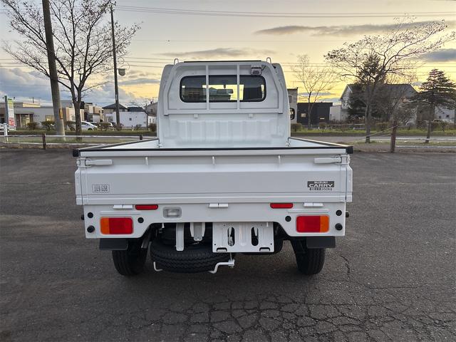 キャリイトラック ＫＣエアコン・パワステ農繁仕様　スズキセーフティーサポートレス　リアデフロック　強化リアリーフスプリング４枚　低速高速切替式トランスファー　荷台作業灯　アッパーメンバーサポート　キーレス　パワーウインドー　オートライト　バックブザー（7枚目）