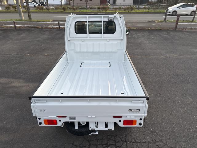 キャリイトラック ＫＣエアコン・パワステ農繁仕様　スズキセーフティーサポートレス　リアデフロック　強化リアリーフスプリング４枚　低速高速切替式トランスファー　荷台作業灯　アッパーメンバーサポート　キーレス　パワーウインドー　オートライト　バックブザー（8枚目）