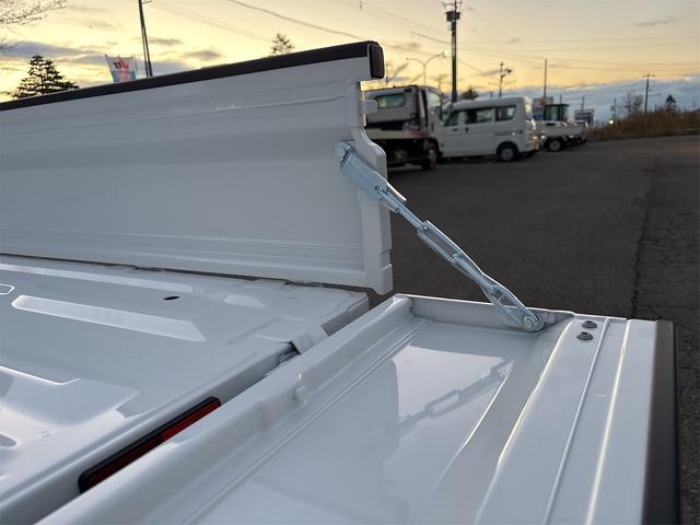 キャリイトラック ＫＣエアコン・パワステ農繁仕様　スズキセーフティーサポートレス　リアデフロック　強化リアリーフスプリング４枚　低速高速切替式トランスファー　荷台作業灯　アッパーメンバーサポート　キーレス　パワーウインドー　オートライト　バックブザー（12枚目）