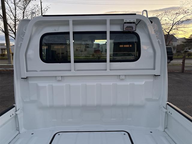 キャリイトラック ＫＣエアコン・パワステ農繁仕様　スズキセーフティーサポートレス　リアデフロック　強化リアリーフスプリング４枚　低速高速切替式トランスファー　荷台作業灯　アッパーメンバーサポート　キーレス　パワーウインドー　オートライト　バックブザー（14枚目）