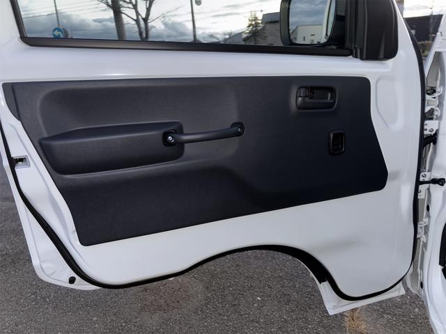 キャリイトラック ＫＣエアコン・パワステ農繁仕様　スズキセーフティーサポートレス　リアデフロック　強化リアリーフスプリング４枚　低速高速切替式トランスファー　荷台作業灯　アッパーメンバーサポート　キーレス　パワーウインドー　オートライト　バックブザー（19枚目）