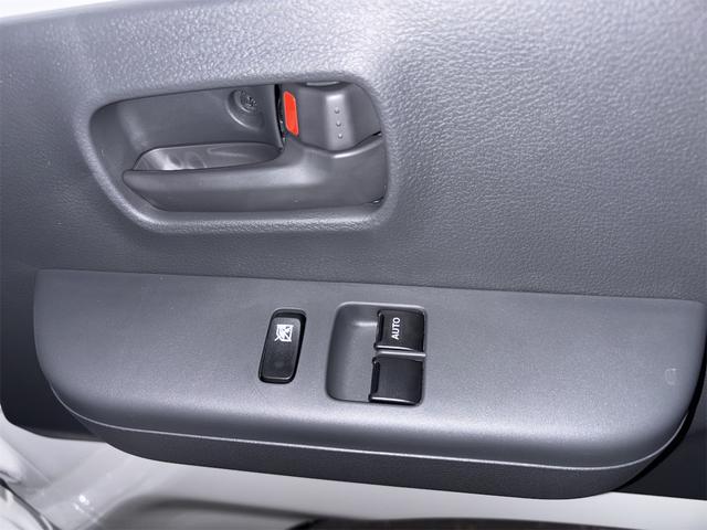 キャリイトラック ＫＣエアコン・パワステ農繁仕様　スズキセーフティーサポートレス　リアデフロック　強化リアリーフスプリング４枚　低速高速切替式トランスファー　荷台作業灯　アッパーメンバーサポート　キーレス　パワーウインドー　オートライト　バックブザー（26枚目）