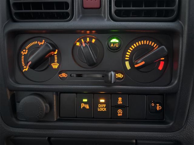 キャリイトラック ＫＣエアコン・パワステ農繁仕様　スズキセーフティーサポートレス　リアデフロック　強化リアリーフスプリング４枚　低速高速切替式トランスファー　荷台作業灯　アッパーメンバーサポート　キーレス　パワーウインドー　オートライト　バックブザー（30枚目）