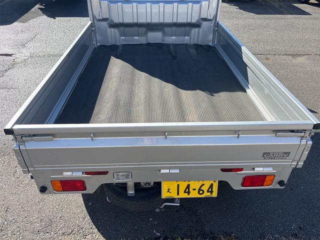 キャリイトラック KCエアコン・パワステ 4速オートマチック ワンタッチ切替4WD オートライト アイドリングストップ 純正荷台ゴムマット(8枚目)