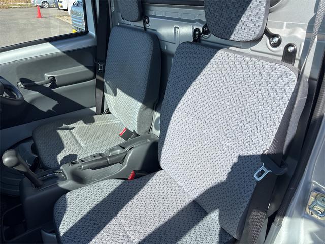 キャリイトラック KCエアコン・パワステ 4速オートマチック ワンタッチ切替4WD オートライト アイドリングストップ 純正荷台ゴムマット(18枚目)