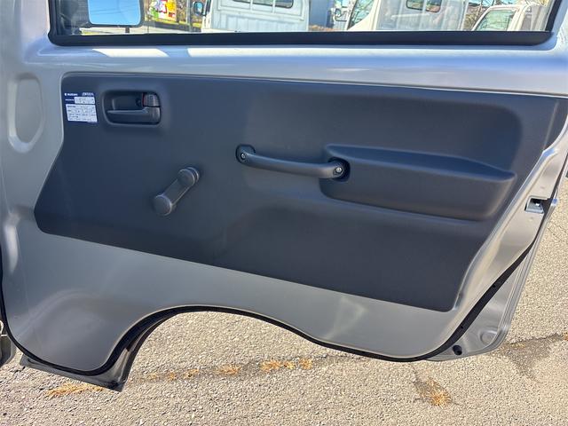 キャリイトラック KCエアコン・パワステ 4速オートマチック ワンタッチ切替4WD オートライト アイドリングストップ 純正荷台ゴムマット(21枚目)