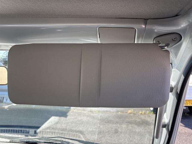 キャリイトラック KCエアコン・パワステ 4速オートマチック ワンタッチ切替4WD オートライト アイドリングストップ 純正荷台ゴムマット(33枚目)