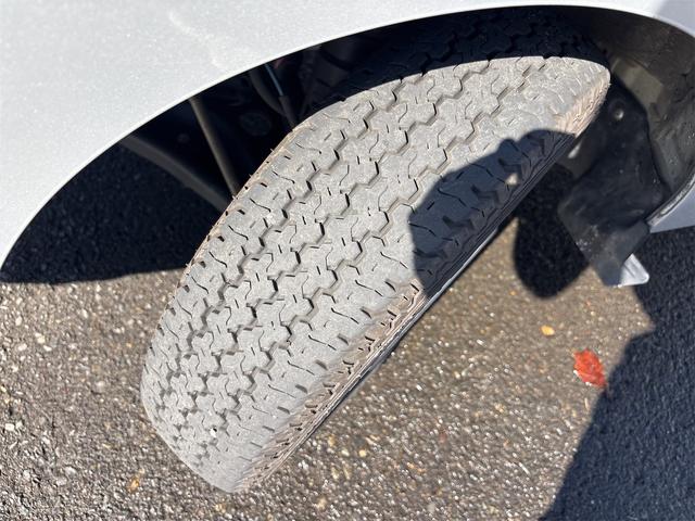 キャリイトラック KCエアコン・パワステ 4速オートマチック ワンタッチ切替4WD オートライト アイドリングストップ 純正荷台ゴムマット(36枚目)