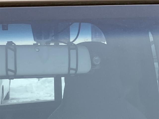 ハイゼットトラック 　４ＷＤ　軽トラック　ＭＴ　ＥＴＣ　キーレスエントリー　オートライト　エアコン　パワーステアリング　パワーウィンドウ　運転席エアバッグ　助手席エアバッグ　ＣＤ　ＵＳＢ（6枚目）