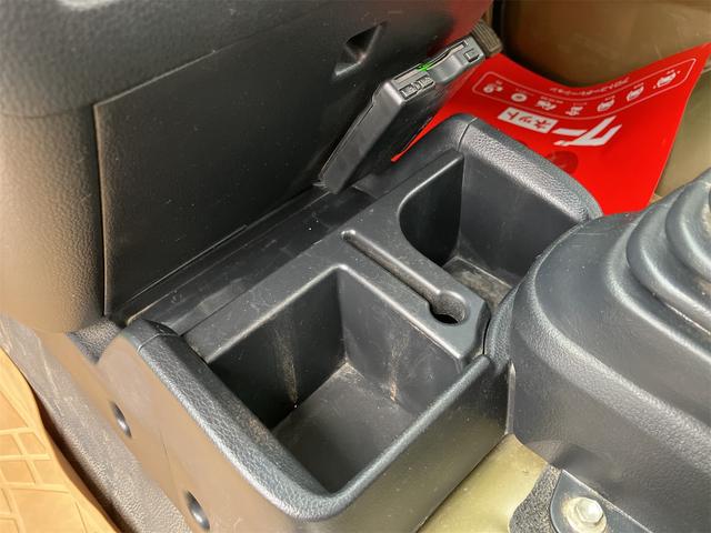 ハイゼットトラック 　４ＷＤ　軽トラック　ＭＴ　ＥＴＣ　キーレスエントリー　オートライト　エアコン　パワーステアリング　パワーウィンドウ　運転席エアバッグ　助手席エアバッグ　ＣＤ　ＵＳＢ（8枚目）
