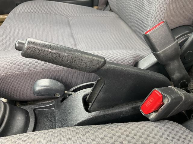 ハイゼットトラック 　４ＷＤ　軽トラック　ＭＴ　ＥＴＣ　キーレスエントリー　オートライト　エアコン　パワーステアリング　パワーウィンドウ　運転席エアバッグ　助手席エアバッグ　ＣＤ　ＵＳＢ（11枚目）