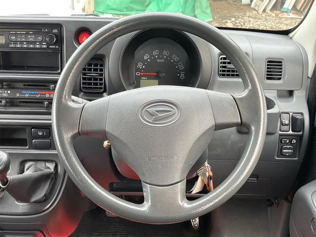 ハイゼットカーゴ 　４ＷＤ　ＭＴ　バックカメラ　両側スライドドア　電動格納ミラー　エアコン　パワーウィンドウ　運転席エアバッグ　助手席エアバッグ　ＣＤ（3枚目）