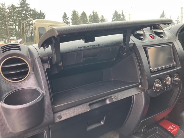 キックス 　４ＷＤ　ＥＴＣ　ナビ　ＴＶ　電動格納ミラー　シートヒーター　ＡＴ　ＣＤ　ＤＶＤ再生　ＵＳＢ　ルーフレール　アルミホイール　エアコン　パワーウィンドウ（11枚目）