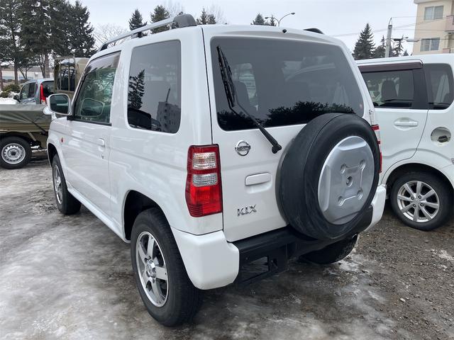 キックス 　４ＷＤ　ＥＴＣ　ナビ　ＴＶ　電動格納ミラー　シートヒーター　ＡＴ　ＣＤ　ＤＶＤ再生　ＵＳＢ　ルーフレール　アルミホイール　エアコン　パワーウィンドウ（16枚目）