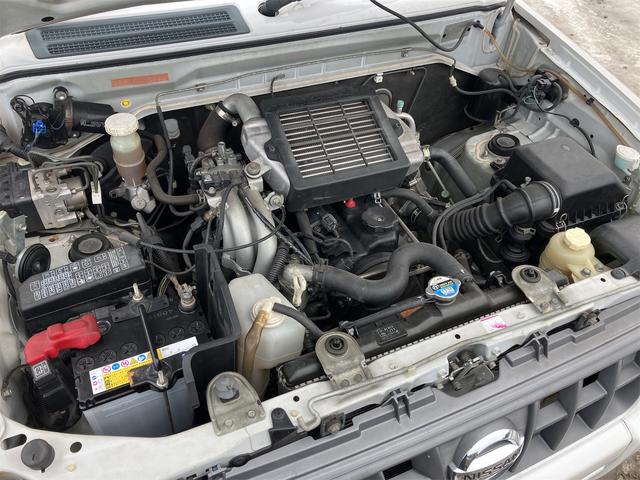 キックス 　４ＷＤ　ＥＴＣ　ナビ　ＴＶ　電動格納ミラー　シートヒーター　ＡＴ　ＣＤ　ＤＶＤ再生　ＵＳＢ　ルーフレール　アルミホイール　エアコン　パワーウィンドウ（18枚目）