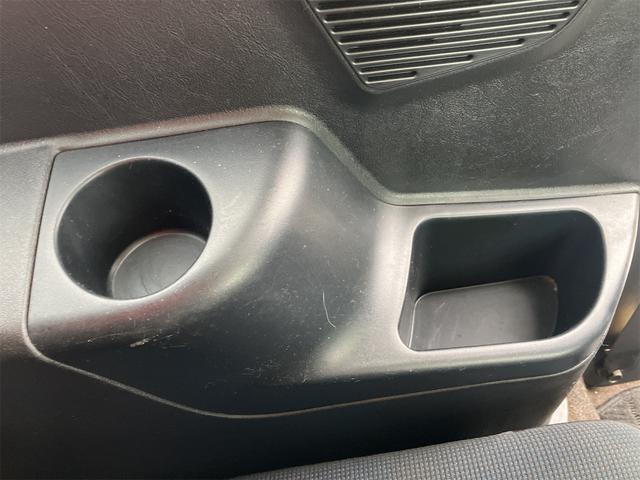 キックス 　４ＷＤ　ＥＴＣ　ナビ　ＴＶ　電動格納ミラー　シートヒーター　ＡＴ　ＣＤ　ＤＶＤ再生　ＵＳＢ　ルーフレール　アルミホイール　エアコン　パワーウィンドウ（32枚目）