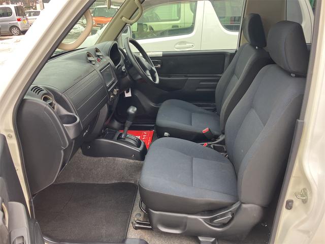 キックス 　４ＷＤ　ＥＴＣ　ナビ　ＴＶ　電動格納ミラー　シートヒーター　ＡＴ　ＣＤ　ＤＶＤ再生　ＵＳＢ　ルーフレール　アルミホイール　エアコン　パワーウィンドウ（33枚目）