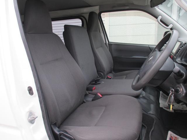 ハイエースバン ロングDX GLパッケージ 3.0ディーゼルターボ 4WD ナビ TV 寒冷地仕様車 3人乗り(7枚目)