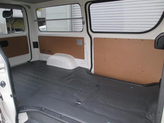 ハイエースバン ロングDX GLパッケージ 3.0ディーゼルターボ 4WD ナビ TV 寒冷地仕様車 3人乗り(8枚目)