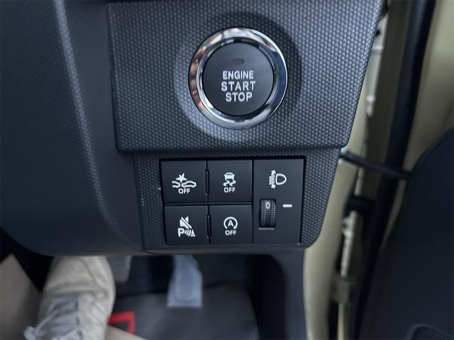 タフト Ｘ　４ＷＤ　クリアランスソナー　衝突被害軽減システム　ＬＥＤヘッドランプ　スマートキー　アイドリングストップ　サンルーフ　ＣＶＴ　盗難防止システム　ＡＢＳ　ＥＳＣ　衝突安全ボディ　エアコン（6枚目）