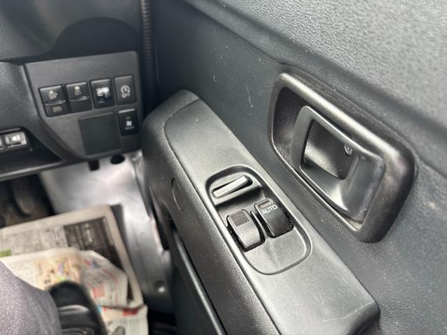 ハイゼットカーゴ ＤＸ　ＳＡＩＩＩ　４ＷＤ　走行５８３００ｋｍ　車検令和９年１月まで　５速ＭＴ　定員４名　積載量３５０ｋｇ　両側スライドドア　エアコン　パワステ　パワーウィンドウ　キーレスエントリー　Ｗエアバック　ＡＢＳ　冬タイヤ積込（20枚目）