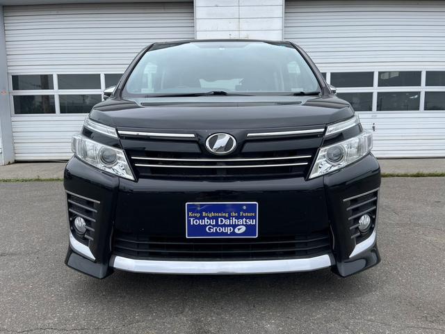 ヴォクシー ＺＳ　煌　４ＷＤ　２０００ＣＣ　ワンオーナー　寒冷地仕様　スマートキー　プッシュスタート　両側パワースライドドア　ＬＥＤヘッドライト　社外カーナビ　バックカメラ　社外エンジンスターター（3枚目）