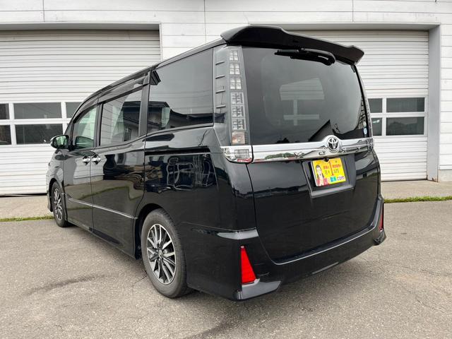 ヴォクシー ＺＳ　煌　４ＷＤ　２０００ＣＣ　ワンオーナー　寒冷地仕様　スマートキー　プッシュスタート　両側パワースライドドア　ＬＥＤヘッドライト　社外カーナビ　バックカメラ　社外エンジンスターター（7枚目）