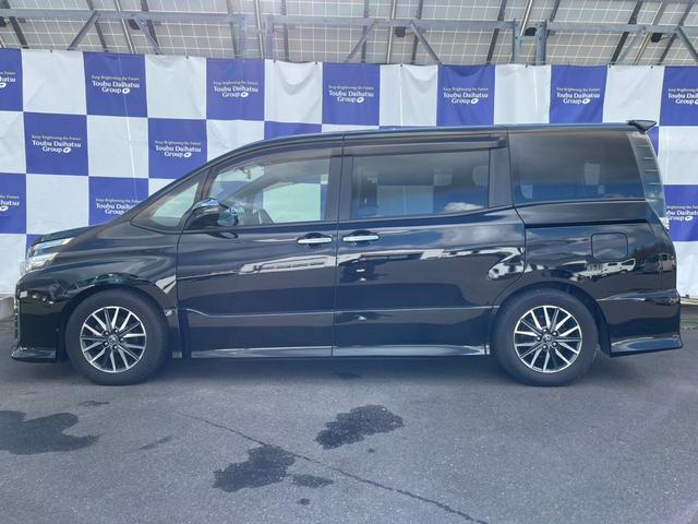 ヴォクシー ＺＳ　煌　４ＷＤ　２０００ＣＣ　ワンオーナー　寒冷地仕様　スマートキー　プッシュスタート　両側パワースライドドア　ＬＥＤヘッドライト　社外カーナビ　バックカメラ　社外エンジンスターター（9枚目）