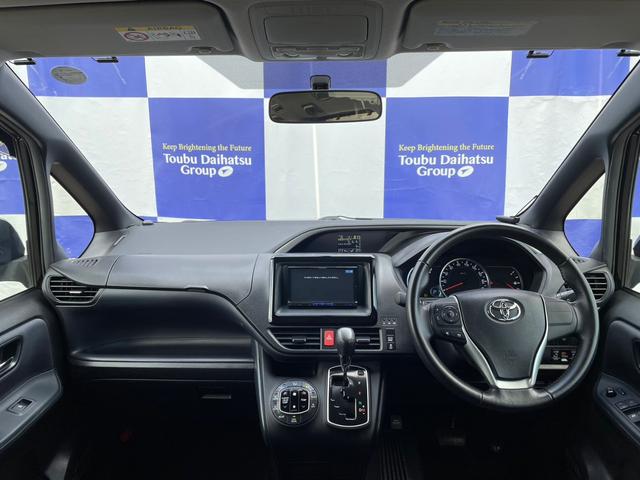 ヴォクシー ＺＳ　煌　４ＷＤ　２０００ＣＣ　ワンオーナー　寒冷地仕様　スマートキー　プッシュスタート　両側パワースライドドア　ＬＥＤヘッドライト　社外カーナビ　バックカメラ　社外エンジンスターター（15枚目）