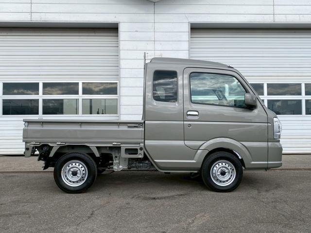 キャリイトラック  届出済未使用車!4WD!マニュアル!キーレス!LEDヘッドランプ!パワーウインドウ!(9枚目)
