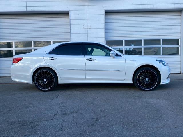 TOYOTA CROWN HYBRID ROYAL SALOON FOUR