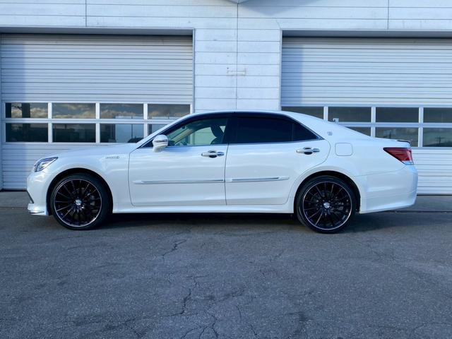 TOYOTA CROWN HYBRID ROYAL SALOON FOUR