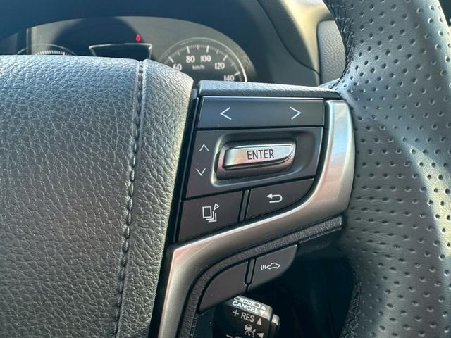 TOYOTA CROWN HYBRID ROYAL SALOON FOUR