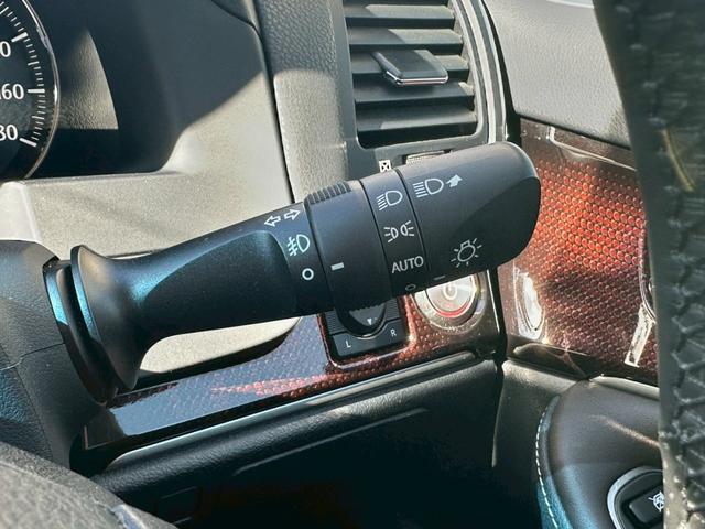 TOYOTA CROWN HYBRID ROYAL SALOON FOUR