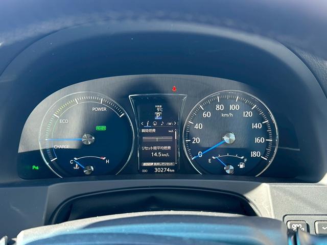 TOYOTA CROWN HYBRID ROYAL SALOON FOUR