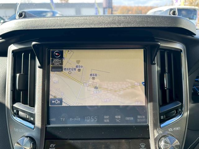 TOYOTA CROWN HYBRID ROYAL SALOON FOUR