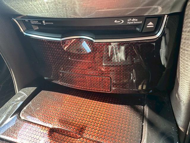 TOYOTA CROWN HYBRID ROYAL SALOON FOUR