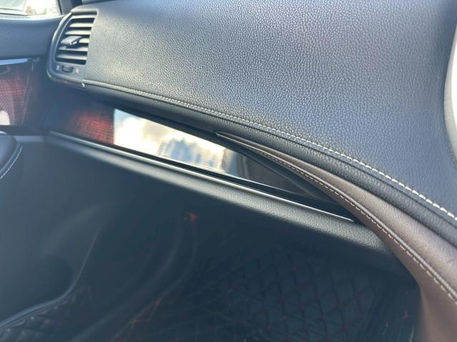 TOYOTA CROWN HYBRID ROYAL SALOON FOUR