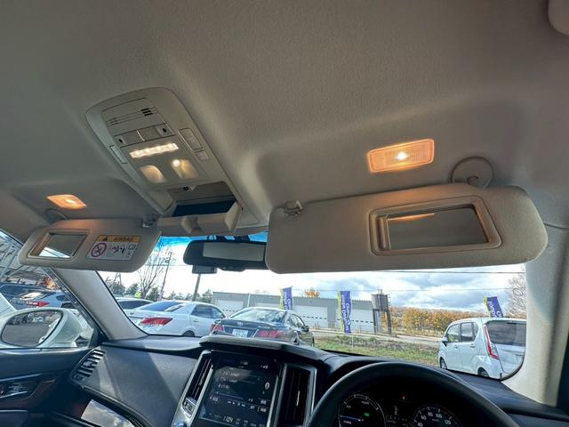 TOYOTA CROWN HYBRID ROYAL SALOON FOUR