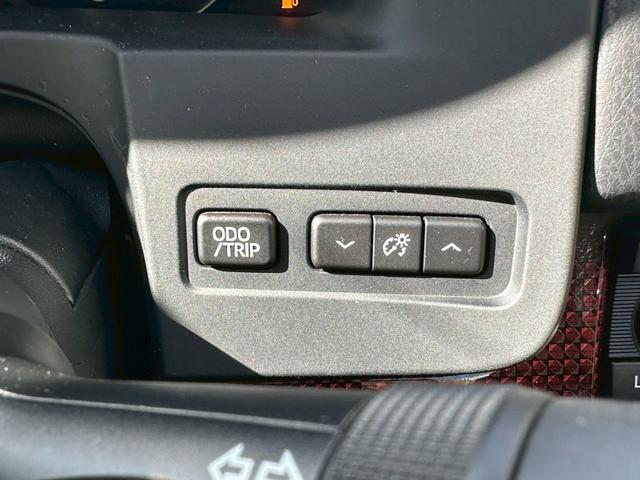 TOYOTA CROWN HYBRID ROYAL SALOON FOUR