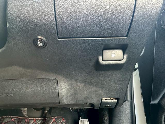 TOYOTA CROWN HYBRID ROYAL SALOON FOUR