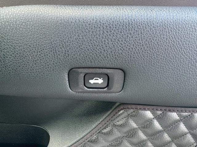 TOYOTA CROWN HYBRID ROYAL SALOON FOUR