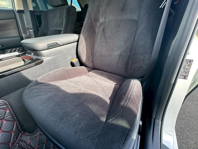 TOYOTA CROWN HYBRID ROYAL SALOON FOUR