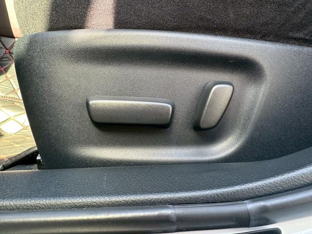 TOYOTA CROWN HYBRID ROYAL SALOON FOUR