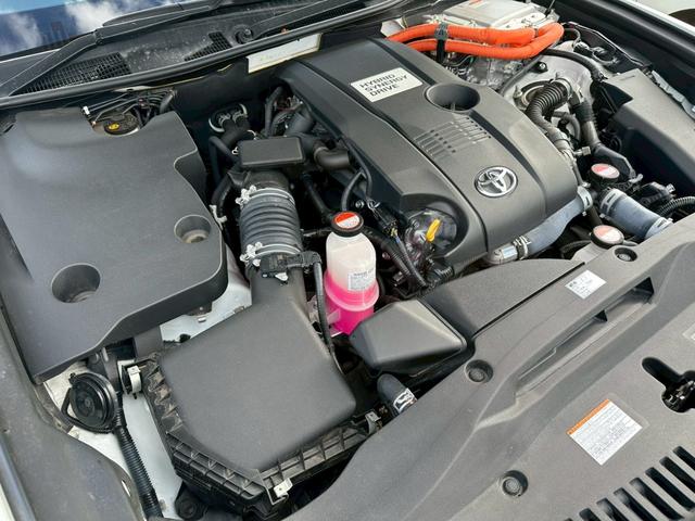 TOYOTA CROWN HYBRID ROYAL SALOON FOUR