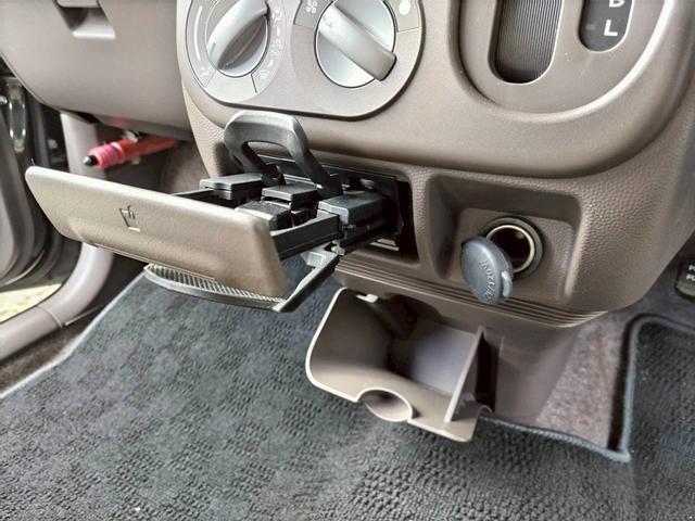 アルトラパン Ｇ　４ＷＤ！クリーニング済み！アイドリングストップ！スマートキー！シートヒーター！フルフラット！盗難防止システム！バイザー！ＡＢＳ！ベンチシート！衝突安全ボディー！（27枚目）