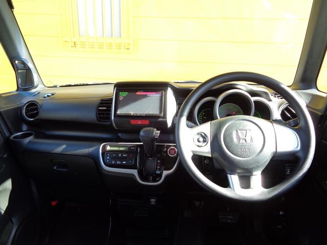 Ｎ－ＢＯＸ Ｇ　ＳＳパッケージ　女性ワンオーナー　４ＷＤ　ＣＶＴ　Ｗパワスラ　アイドリングストップ　リヤスポイラー　社外ＳＤナビ　フルセグＴＶ　バックカメラ　横滑り防止装置　Ｐスタート　オートエアコン　社外エンスタ　スマートキ　取説（7枚目）